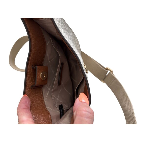 MICHAEL KORS Briley Small‎ Logo Messenger Shoulder Bag - Vanilla NWOT - Picture 9 of 12